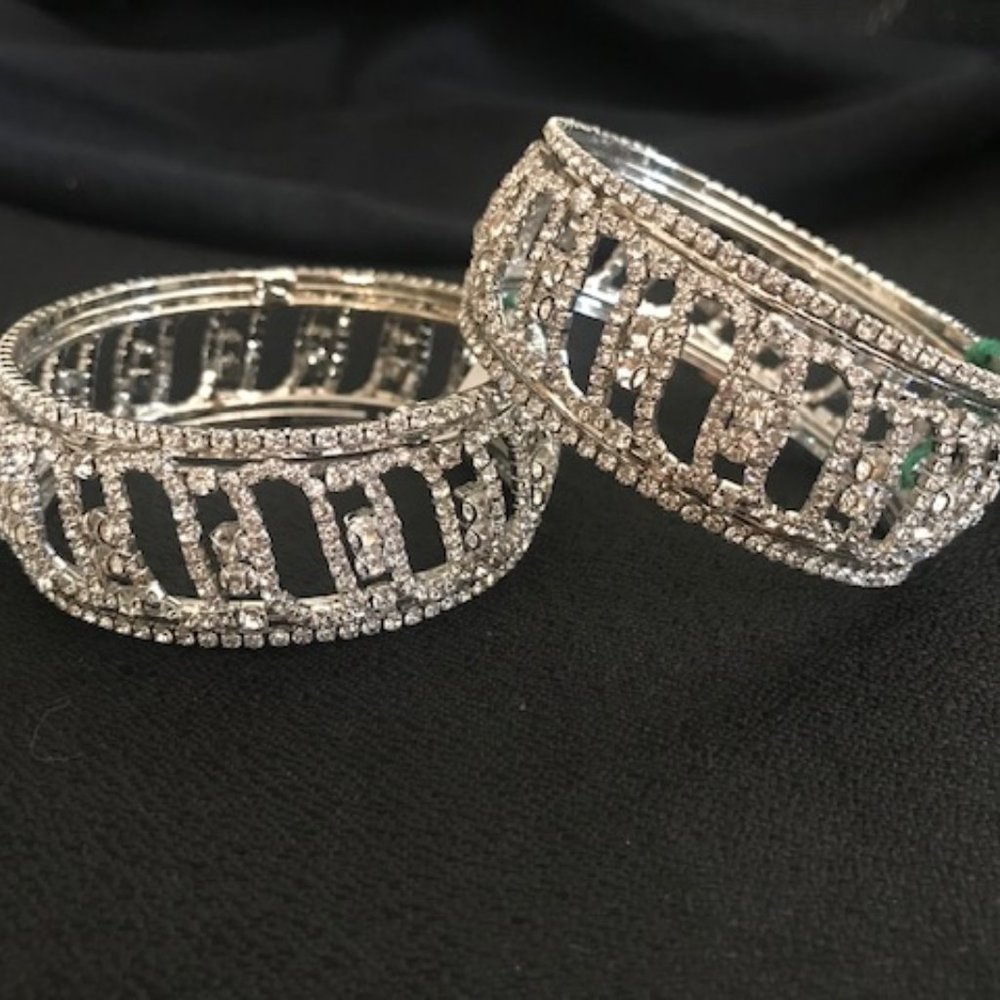 Bracelets Bangles